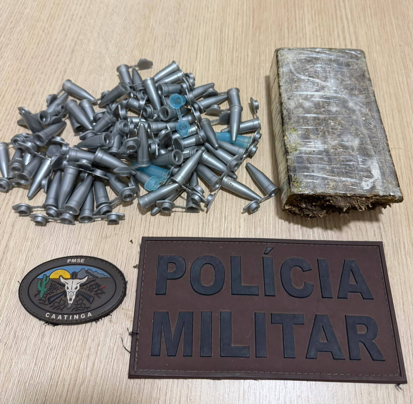 Polícia Militar apreende maconha e prende suspeita por tráfico em Feira Nova