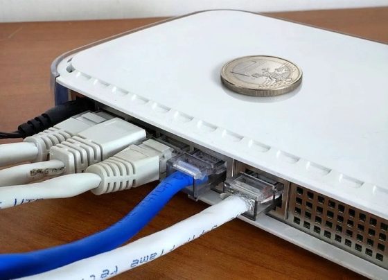 Posicionar uma moeda sobre o roteador de Wi-Fi: qual a finalidade
