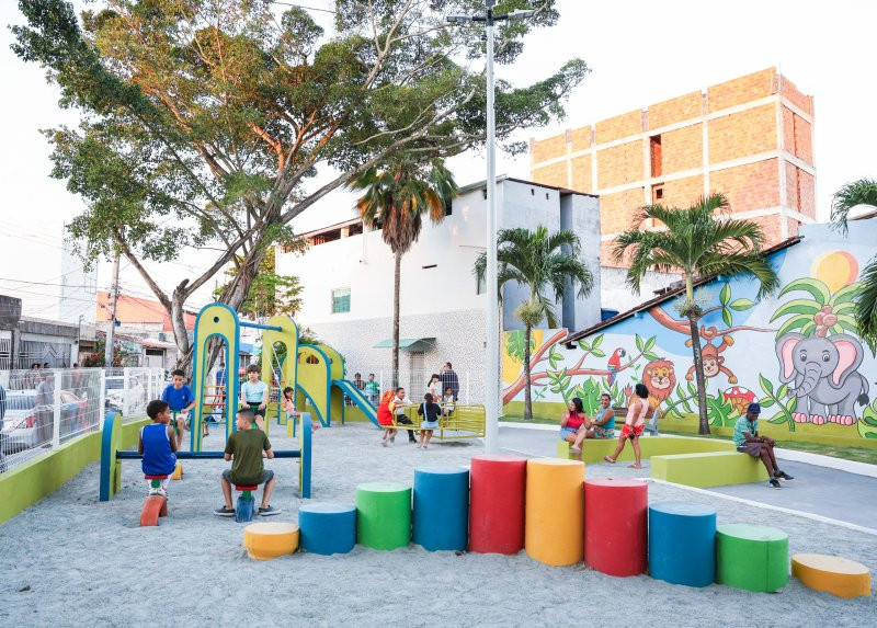 Prefeita de Aracaju entrega revitalização do Largo Professor Alcebíades Melo, no conjunto Castelo Branco