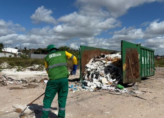 Prefeitura de Aracaju realiza ação de educação ambiental e orienta moradores