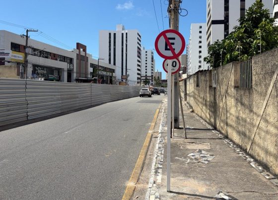 SMTT orienta os condutores sobre a proibição de estacionamento e intervenção viária na Avenida Deputado Sílvio Teixeira, em Aracaju