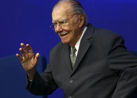 Sarney é internado no Sírio-Libanês para tratar pneumonia
