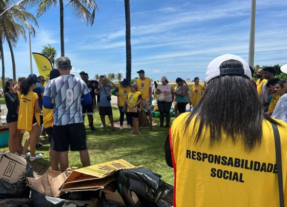 UNINASSAU realiza mutirão de limpeza em praia de Aracaju neste sábado