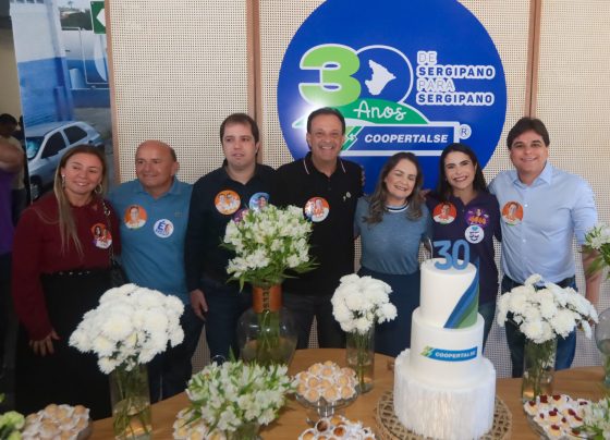 Yandra Moura prestigia 30 anos da Coopertalse em Aracaju