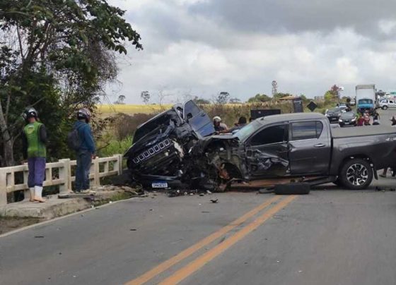 Acidente encolvendo três carros e uma moto deixa um motociclista ferido na BR-235, em Itabaiana