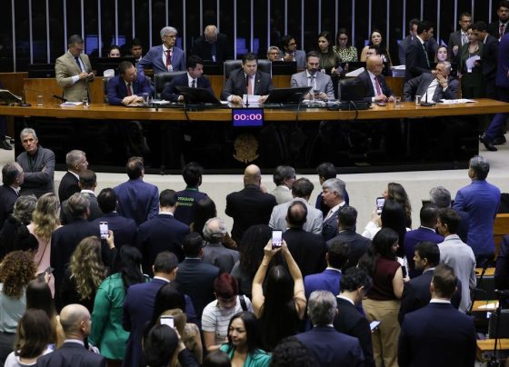 Alcolumbre marca votação da PEC pelo fim da 6×1 para quarta-feira