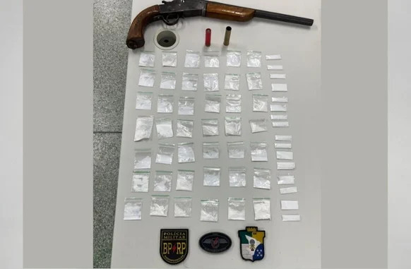 Arma artesanal e 58 papelotes de cocaína são apreendidos em São Cristóvão