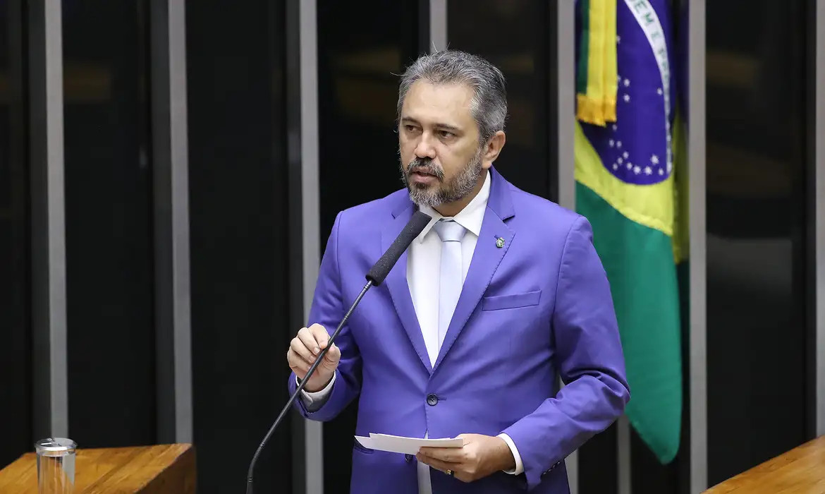 Ceará reelege Elmano governador no primeiro turno
