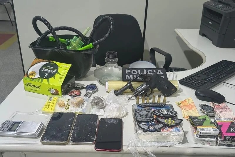 Dois homens são encaminhados à delegacia após apreensão de drogas e arma em Itabaianinha