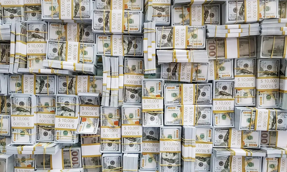 Dólar fecha acima de R$ 5,22 em dia de mal-estar global