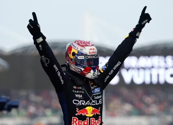 GP do Bahrein: Verstappen desencanta e vence após caos na largada; Bortoleto é 18º