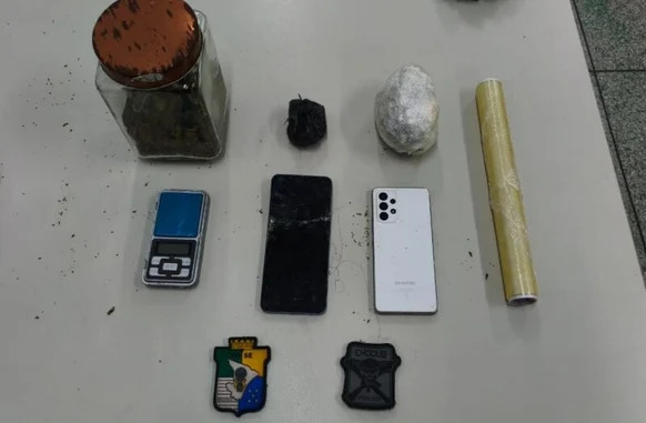 Homem é preso por tráfico de drogas no bairro Atalaia, em Aracaju