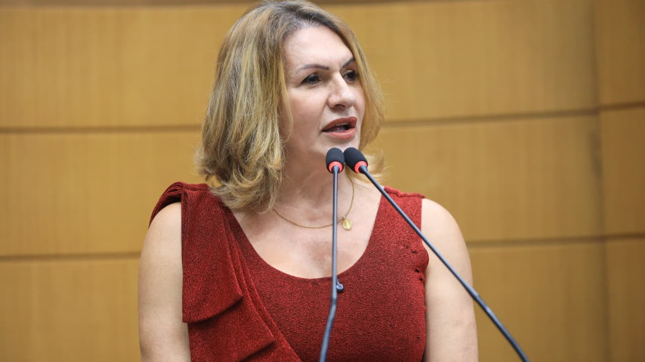 Linda Brasil aborda falta de atendimento odontológico em unidade de saúde de Aracaju