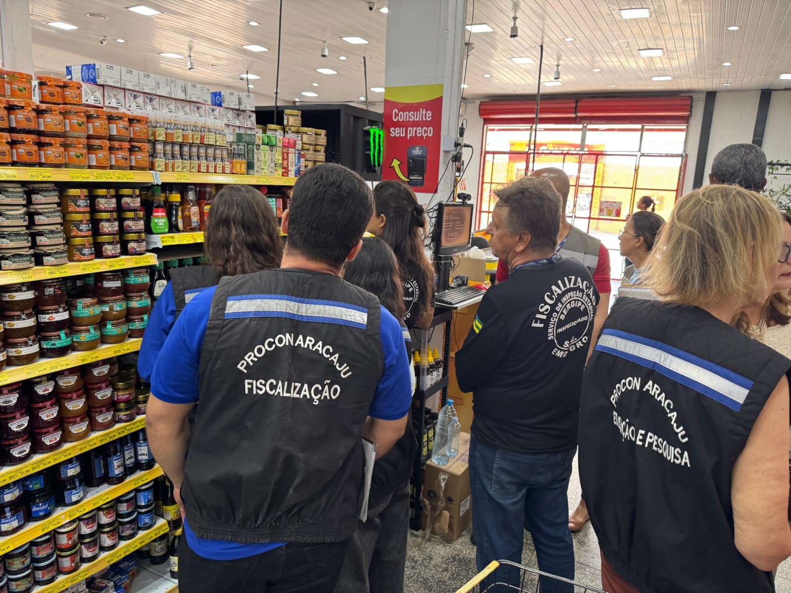 MPSE realiza fiscalização em estabelecimentos de Aracaju para coibir irregularidades no comércio de mel