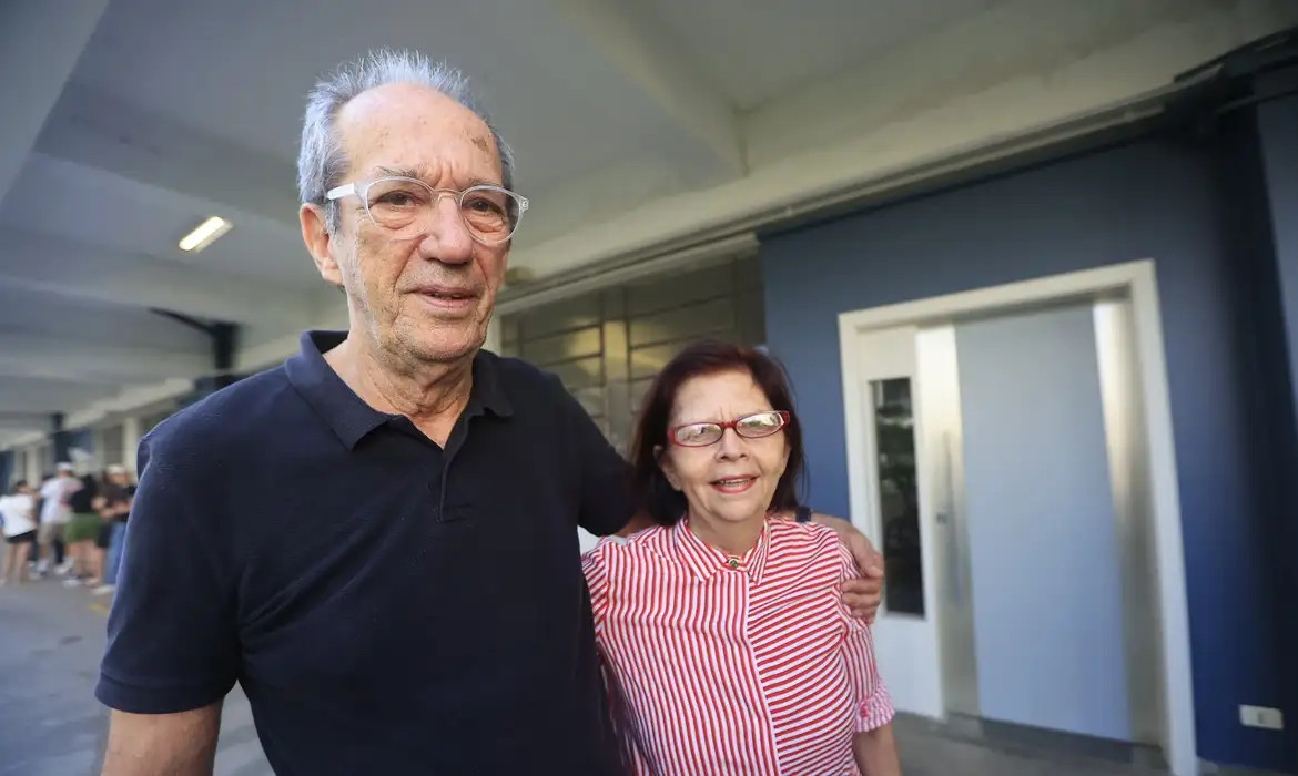 Maior colégio eleitoral de São Paulo tem filas longas