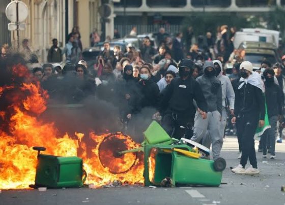 Manifestações violentas na França provocam fechamento de centenas de escolas