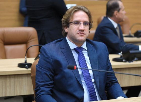 Marcelo Sobral solicita minuto de silêncio em homenagem a jovem vítima de acidente