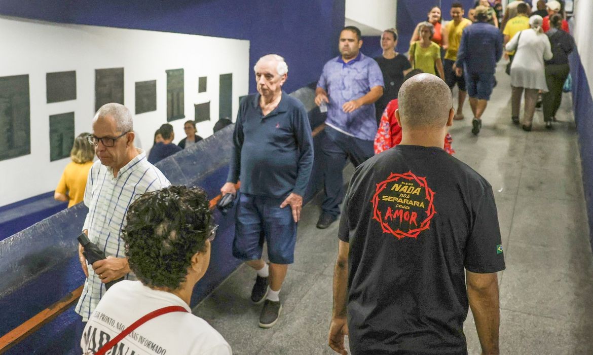 “Não poderia ficar de fora”, diz idoso que votou 10 dias após cirurgia