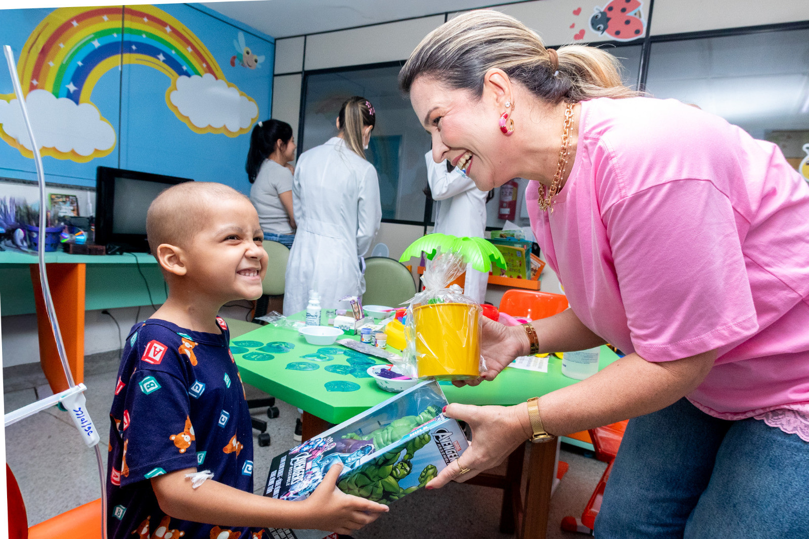 Oncologia do Huse promove ação especial com entrega de presentes a crianças em tratamento