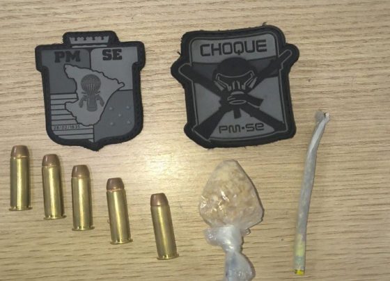 PM prende dupla por suspeita de tráfico de drogas em Socorro