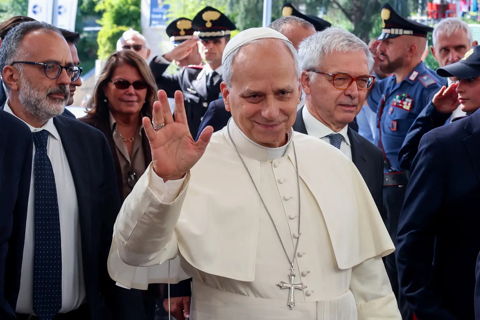 Papa Leão XIV retira parte do pulmão e tem confirmação de câncer, informa Vaticano