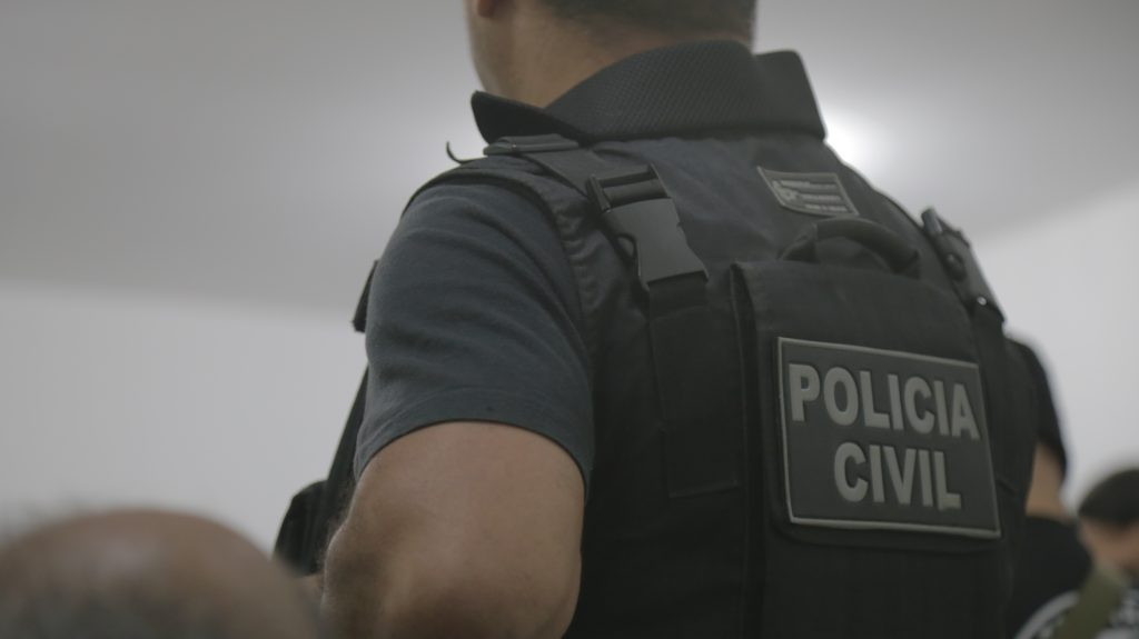 Polícia Civil cumpre mandados contra investigado por roubos em Aracaju