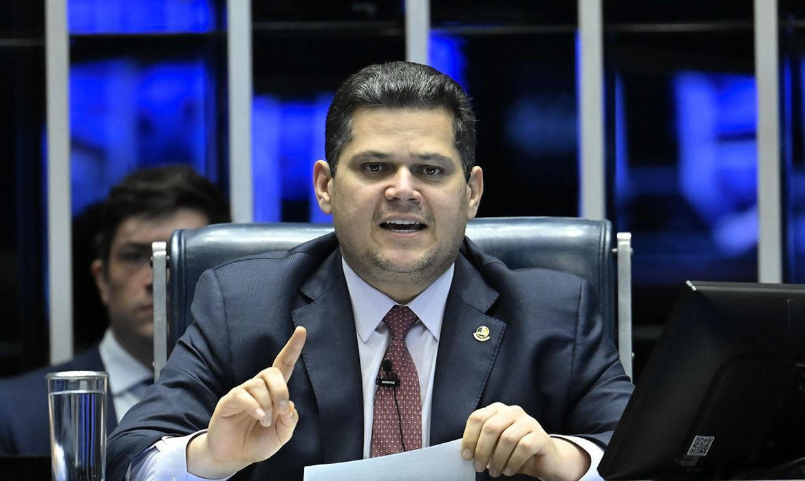 Presidente do Senado anuncia sessões para discutir e votar fim da escala 6×1