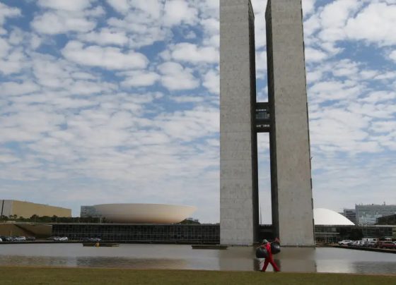 Presidente do Senado marca para terça votação do fim da escala 6×1