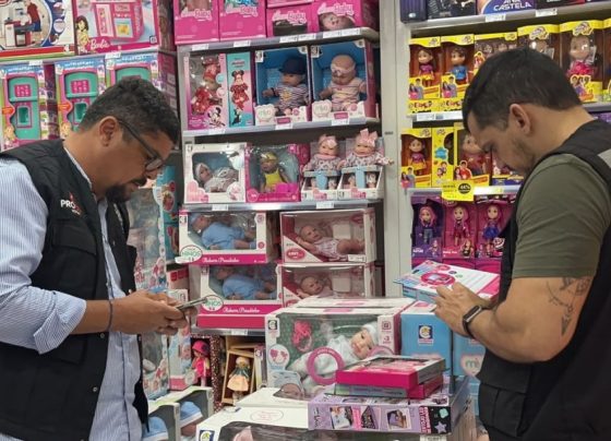 Procon Sergipe autua estabelecimento durante fiscalização para o Dia das Crianças