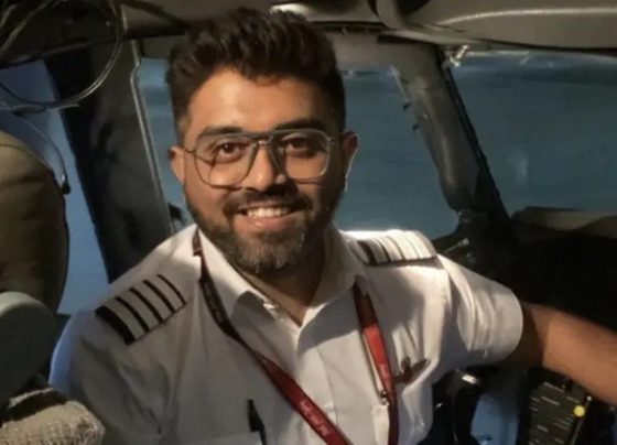 Quem é o piloto esfaqueado em voo para Israel e elogiado por ato heroico
