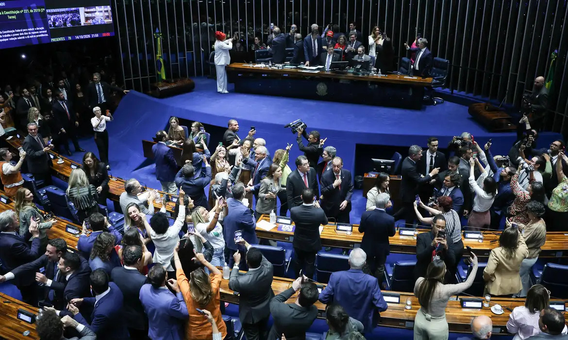Senado aprova fim da escala 6×1 e redução da jornada de trabalho