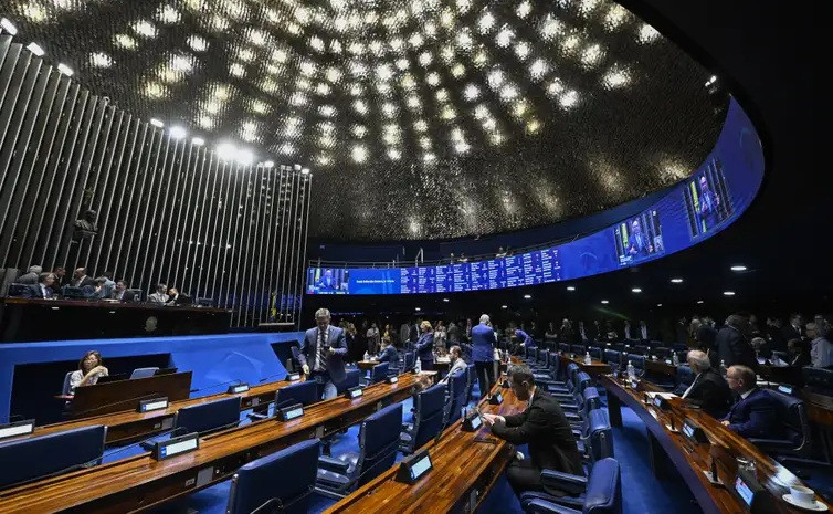 Senado deve votar nesta quarta PEC que acaba com a escala 6×1