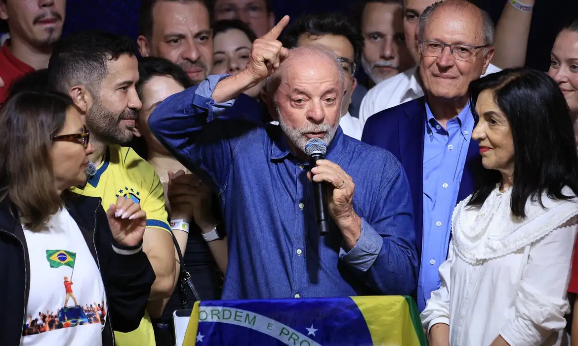 “Vamos mudar o jeito de governar este país”, diz Lula