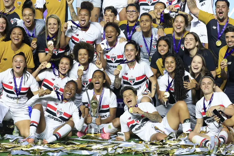 São Paulo conquista título inédito do Brasileirão Feminino A1 após empate com o Corinthians