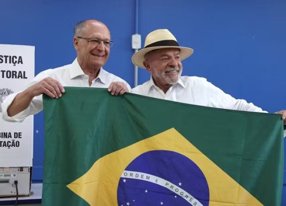 ‘Brasil não vai para frente com venda de arma e miliciano’, diz Lula após votar em São Bernardo do Campo