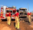 ÔNIBUS PEGA FOGO E FICA COMPLETAMENTE DESTRUÍDO NAS PROXIMIDADES DO POVOADO LAGOA REDONDA, EM ITABI