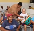 Zabumba e triângulo aproximam assistidos da Casa de Passagem Freitas Brandão